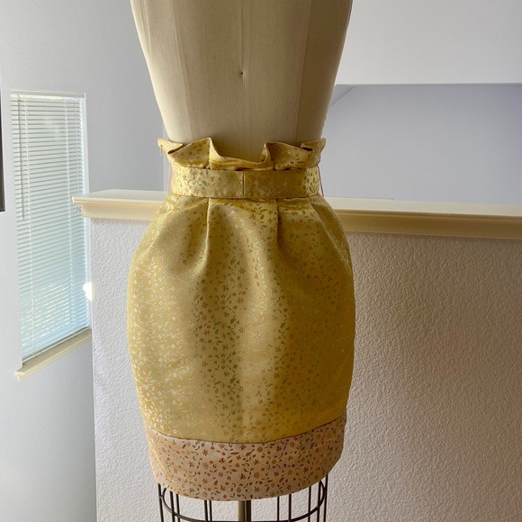 Brocade paper-bag waisted skirt with fabric belt - Picture 7 of 7